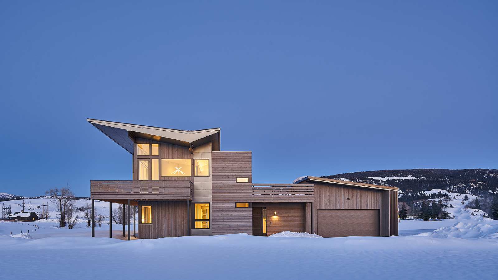 Full property view of Antelope Flats, a custom home designed and built by Farmer Payne Architects.